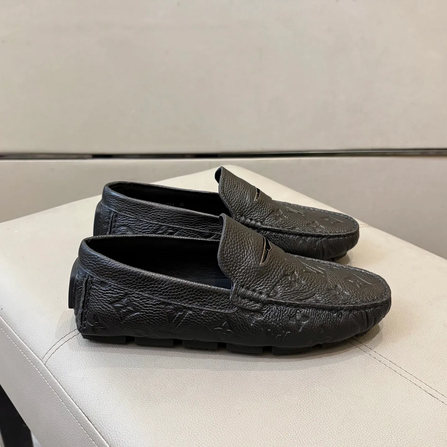 Factory price: 460💰LV men's beanie shoes 2025 official website synchronized <market top version> imported first layer litchi pattern/embossed ➕ black cowhide original packaging. Size 38-45